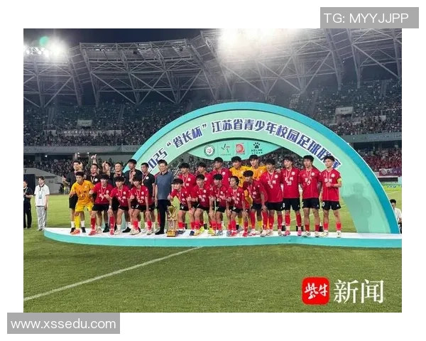 足球小雅的成长之路：从小球员到梦想成真的传奇旅程